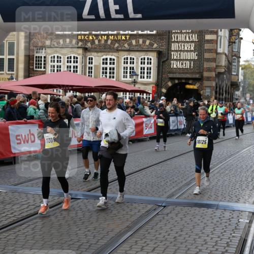 05.10.2025 - 20. swb-Marathon Bremen Yannick Fuchs http://msf.ph/oto/9240332 05.10.2025 11:08:16 Ziel 9557, 9599, 9617, 9874, 10125, 10866, 11309, 11490 meine-sportfotos.de