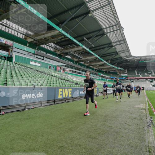 05.10.2025 - 20. swb-Marathon Bremen Michael Burmester http://msf.ph/oto/9240334 05.10.2025 13:05:15 Laufen im Stadion 190, 199, 406, 421, 490, 520, 611, 678, 712, 858, 924, 1061, 1132, 1147, 1228, 1404, 1455, 1480, 1545, 1702, 1746, 1765, 1834, 1840, 1867, 1990, 2009, 2058, 2190, 2399, 2536, 2584, 2604, 2664, 2785, 2802, 2901, 2935, 3008, 3025, 3049, 3216, 3378, 3380, 3413, 3433, 3445, 3450, 3479, 3483, 3561, 3658, 3799, 3809, 3837, 3901, 4001, 4055, 4187, 4207, 4241, 4326, 4332, 4376, 4634, 4665, 4671, 4676, 4838, 4855, 4858, 4892, 4904, 5286, 5295, 5382, 5614, 5904, 6283 meine-sportfotos.de