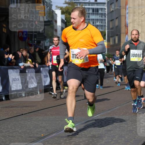 05.10.2025 - 20. swb-Marathon Bremen Strokosch-Dieckow http://msf.ph/oto/9240347 05.10.2025 10:57:02 Ziel 5172, 9231, 9314, 9451, 9797, 9937, 10069, 10867, 11168, 11435, 11566 meine-sportfotos.de