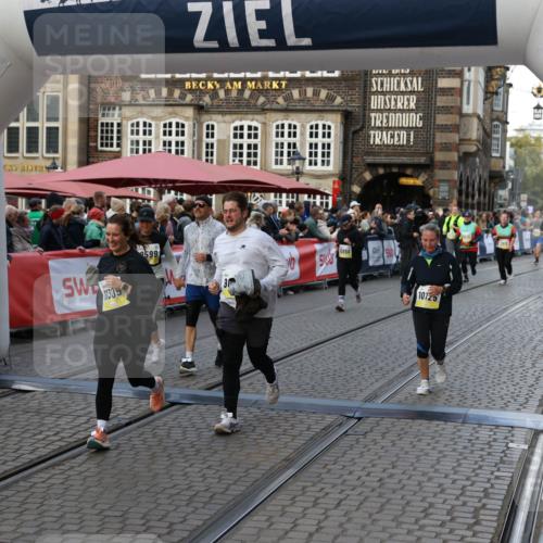 05.10.2025 - 20. swb-Marathon Bremen Yannick Fuchs http://msf.ph/oto/9240354 05.10.2025 11:08:16 Ziel 9557, 9599, 9617, 9874, 10125, 10866, 11309, 11490 meine-sportfotos.de