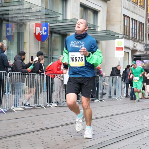 05.10.2025 - 20. swb-Marathon Bremen Strokosch-Dieckow http://msf.ph/oto/9240357 05.10.2025 10:47:26 Ziel 9339, 9377, 9924, 9929, 10062, 10073, 10089, 10382, 10601, 10676, 10850, 10875, 10929, 10947, 11187, 11244, 11330, 11409, 11628, 11708, 9339, 9377, 9924, 9929, 10062, 10073, 10089, 10382, 10601, 10676, 10850, 10875, 10929, 10947, 11187, 11244, 11330, 11409, 11628, 11708 meine-sportfotos.de