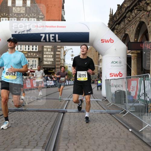 05.10.2025 - 20. swb-Marathon Bremen Yannick Fuchs http://msf.ph/oto/9240363 05.10.2025 10:39:58 Ziel 9213, 9922, 10052, 10171, 10175, 10176, 10753, 11335 meine-sportfotos.de