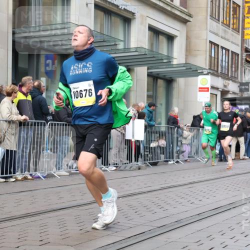 05.10.2025 - 20. swb-Marathon Bremen Strokosch-Dieckow http://msf.ph/oto/9240365 05.10.2025 10:47:27 Ziel 9339, 9377, 9929, 10062, 10073, 10089, 10266, 10382, 10601, 10676, 10850, 10875, 10929, 10947, 11187, 11244, 11330, 11409, 11628, 11708, 9339, 9377, 9929, 10062, 10073, 10089, 10266, 10382, 10601, 10676, 10850, 10875, 10929, 10947, 11187, 11244, 11330, 11409, 11628, 11708 meine-sportfotos.de
