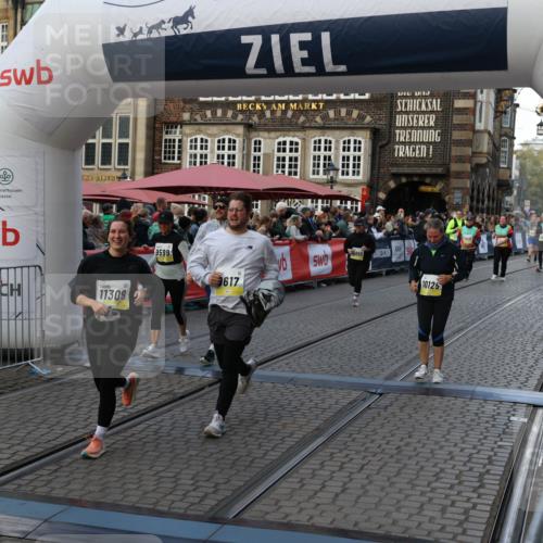 05.10.2025 - 20. swb-Marathon Bremen Yannick Fuchs http://msf.ph/oto/9240377 05.10.2025 11:08:16 Ziel 9557, 9599, 9617, 9874, 10125, 10866, 11309, 11490 meine-sportfotos.de