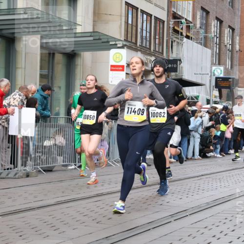 05.10.2025 - 20. swb-Marathon Bremen Strokosch-Dieckow http://msf.ph/oto/9240379 05.10.2025 10:47:27 Ziel 9339, 9377, 9929, 10062, 10073, 10089, 10266, 10382, 10601, 10676, 10850, 10875, 10929, 10947, 11187, 11244, 11330, 11409, 11628, 11708, 9339, 9377, 9929, 10062, 10073, 10089, 10266, 10382, 10601, 10676, 10850, 10875, 10929, 10947, 11187, 11244, 11330, 11409, 11628, 11708 meine-sportfotos.de