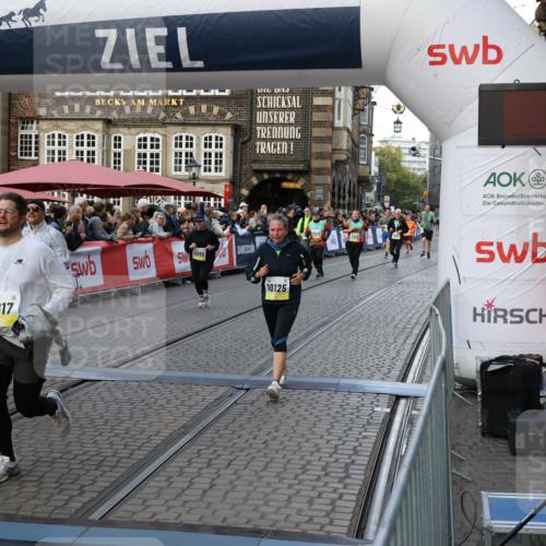 05.10.2025 - 20. swb-Marathon Bremen Yannick Fuchs http://msf.ph/oto/9240399 05.10.2025 11:08:17 Ziel 9557, 9599, 9617, 9874, 10125, 10866, 11309 meine-sportfotos.de