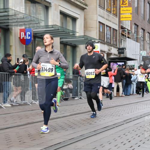 05.10.2025 - 20. swb-Marathon Bremen Strokosch-Dieckow http://msf.ph/oto/9240406 05.10.2025 10:47:28 Ziel 9377, 9929, 10062, 10073, 10089, 10266, 10382, 10601, 10676, 10850, 10875, 10929, 10947, 11187, 11244, 11330, 11409, 11628, 11708, 9377, 9929, 10062, 10073, 10089, 10266, 10382, 10601, 10676, 10850, 10875, 10929, 10947, 11187, 11244, 11330, 11409, 11628, 11708 meine-sportfotos.de