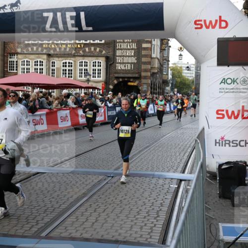 05.10.2025 - 20. swb-Marathon Bremen Yannick Fuchs http://msf.ph/oto/9240407 05.10.2025 11:08:17 Ziel 9557, 9599, 9617, 9874, 10125, 10866, 11309 meine-sportfotos.de