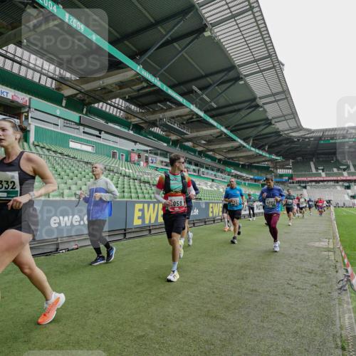 05.10.2025 - 20. swb-Marathon Bremen Michael Burmester http://msf.ph/oto/9240421 05.10.2025 13:05:23 Laufen im Stadion 190, 199, 406, 520, 611, 678, 712, 804, 817, 858, 924, 1061, 1132, 1147, 1228, 1404, 1455, 1480, 1545, 1610, 1702, 1746, 1765, 1834, 1840, 1867, 1990, 2009, 2058, 2187, 2190, 2198, 2437, 2536, 2584, 2604, 2785, 2802, 2902, 2935, 3008, 3025, 3049, 3216, 3317, 3378, 3380, 3413, 3445, 3450, 3479, 3561, 3799, 3809, 3837, 3853, 4055, 4187, 4207, 4241, 4326, 4332, 4376, 4563, 4634, 4665, 4671, 4676, 4831, 4855, 4892, 4904, 4983, 5176, 5286, 5295, 5362, 5382, 5614, 5824, 5904, 6283 meine-sportfotos.de