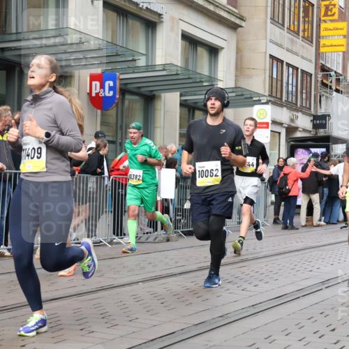 05.10.2025 - 20. swb-Marathon Bremen Strokosch-Dieckow http://msf.ph/oto/9240422 05.10.2025 10:47:28 Ziel 9377, 9929, 10062, 10073, 10089, 10266, 10382, 10601, 10676, 10850, 10875, 10929, 10947, 11187, 11244, 11330, 11409, 11628, 11708, 9377, 9929, 10062, 10073, 10089, 10266, 10382, 10601, 10676, 10850, 10875, 10929, 10947, 11187, 11244, 11330, 11409, 11628, 11708 meine-sportfotos.de
