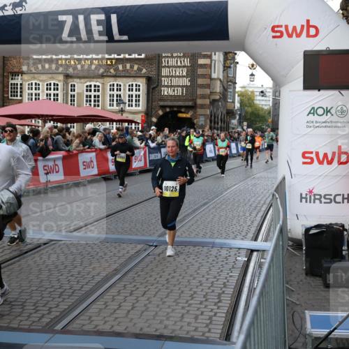 05.10.2025 - 20. swb-Marathon Bremen Yannick Fuchs http://msf.ph/oto/9240427 05.10.2025 11:08:17 Ziel 9557, 9599, 9617, 9874, 10125, 10866, 11309 meine-sportfotos.de