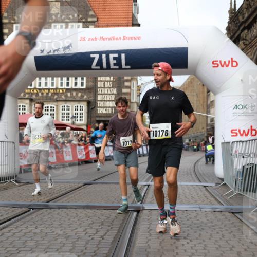05.10.2025 - 20. swb-Marathon Bremen Yannick Fuchs http://msf.ph/oto/9240429 05.10.2025 10:39:59 Ziel 9213, 9922, 10052, 10171, 10175, 10176, 10753, 11335 meine-sportfotos.de