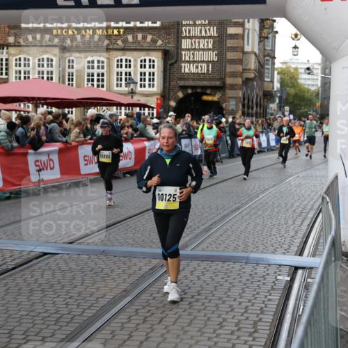 05.10.2025 - 20. swb-Marathon Bremen Yannick Fuchs http://msf.ph/oto/9240435 05.10.2025 11:08:17 Ziel 9557, 9599, 9617, 9874, 10125, 10866, 11309 meine-sportfotos.de