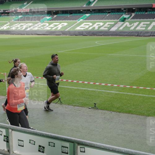 05.10.2025 - 20. swb-Marathon Bremen Michael Burmester http://msf.ph/oto/9240437 05.10.2025 10:34:37 Laufen im Stadion 7101, 7147, 7215, 9183, 9188, 9219, 9266, 9292, 9309, 9372, 9430, 9472, 9489, 9521, 9540, 9547, 9585, 9591, 9669, 9672, 9714, 9719, 9720, 9766, 9783, 9797, 9820, 9844, 9847, 9872, 9925, 9932, 9943, 9947, 9952, 9981, 10003, 10005, 10009, 10024, 10069, 10080, 10088, 10107, 10111, 10116, 10178, 10191, 10195, 10196, 10200, 10260, 10261, 10263, 10285, 10329, 10341, 10397, 10398, 10408, 10424, 10466, 10527, 10641, 10645, 10648, 10653, 10950, 9529 meine-sportfotos.de