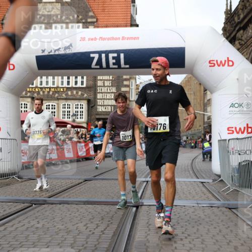 05.10.2025 - 20. swb-Marathon Bremen Yannick Fuchs http://msf.ph/oto/9240438 05.10.2025 10:39:59 Ziel 9213, 9922, 10052, 10171, 10175, 10176, 10753, 11335 meine-sportfotos.de