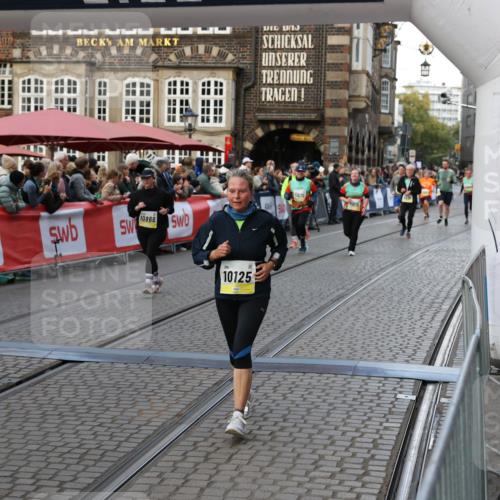 05.10.2025 - 20. swb-Marathon Bremen Yannick Fuchs http://msf.ph/oto/9240445 05.10.2025 11:08:17 Ziel 9557, 9599, 9617, 9874, 10125, 10866, 11309 meine-sportfotos.de