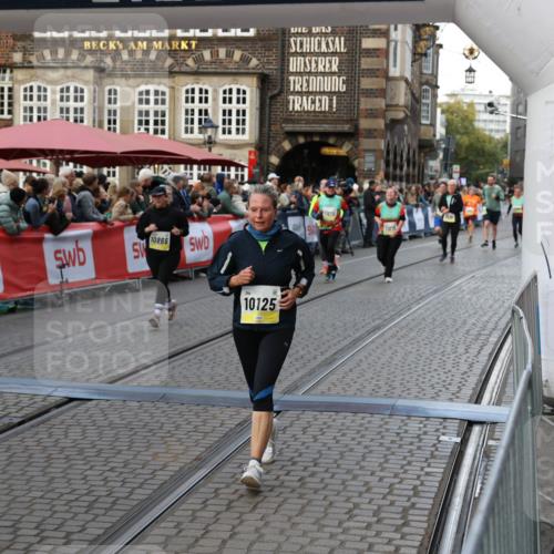 05.10.2025 - 20. swb-Marathon Bremen Yannick Fuchs http://msf.ph/oto/9240457 05.10.2025 11:08:17 Ziel 9557, 9599, 9617, 9874, 10125, 10866, 11309 meine-sportfotos.de