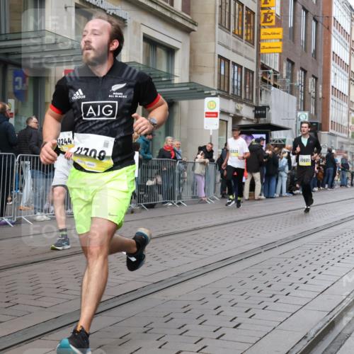 05.10.2025 - 20. swb-Marathon Bremen Strokosch-Dieckow http://msf.ph/oto/9240460 05.10.2025 10:47:30 Ziel 9240, 9377, 9929, 10062, 10073, 10089, 10266, 10382, 10601, 10676, 10929, 10947, 11187, 11244, 11330, 11409, 11628, 11708, 9240, 9377, 9929, 10062, 10073, 10089, 10266, 10382, 10601, 10676, 10929, 10947, 11187, 11244, 11330, 11409, 11628, 11708 meine-sportfotos.de