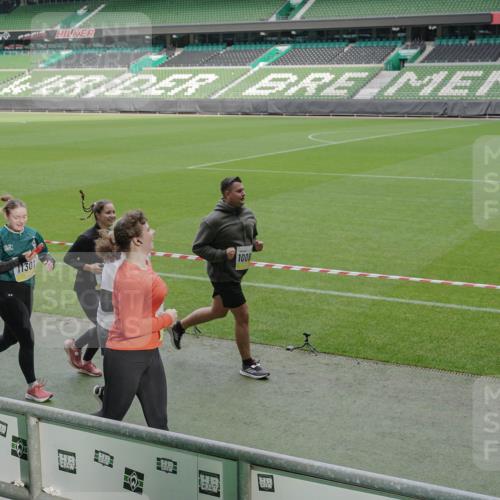 05.10.2025 - 20. swb-Marathon Bremen Michael Burmester http://msf.ph/oto/9240462 05.10.2025 10:34:38 Laufen im Stadion 7101, 7147, 7215, 9183, 9188, 9219, 9266, 9292, 9309, 9372, 9430, 9472, 9489, 9521, 9540, 9547, 9585, 9591, 9669, 9672, 9714, 9719, 9720, 9722, 9766, 9783, 9797, 9820, 9844, 9847, 9872, 9925, 9932, 9943, 9947, 9952, 9981, 10003, 10005, 10009, 10024, 10069, 10080, 10088, 10111, 10116, 10169, 10178, 10191, 10195, 10196, 10200, 10260, 10261, 10263, 10285, 10329, 10341, 10397, 10398, 10408, 10424, 10466, 10527, 10641, 10645, 10648, 10653, 10950, 9529 meine-sportfotos.de