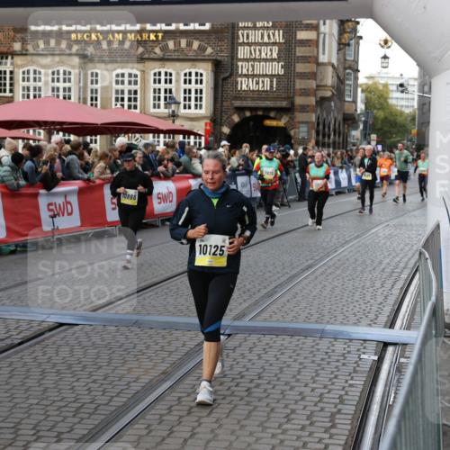05.10.2025 - 20. swb-Marathon Bremen Yannick Fuchs http://msf.ph/oto/9240464 05.10.2025 11:08:17 Ziel 9557, 9599, 9617, 9874, 10125, 10866, 11309 meine-sportfotos.de