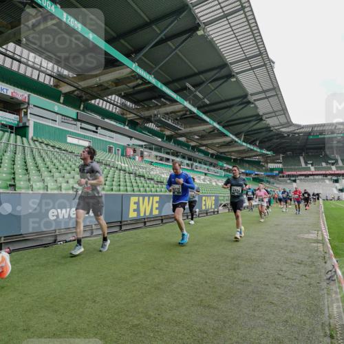 05.10.2025 - 20. swb-Marathon Bremen Michael Burmester http://msf.ph/oto/9240466 05.10.2025 13:05:26 Laufen im Stadion 190, 199, 406, 520, 611, 678, 712, 804, 817, 858, 924, 1061, 1132, 1147, 1228, 1404, 1455, 1480, 1545, 1610, 1702, 1746, 1765, 1834, 1840, 1867, 1990, 2009, 2058, 2187, 2190, 2198, 2437, 2536, 2584, 2604, 2785, 2802, 2902, 2935, 3008, 3025, 3049, 3216, 3317, 3378, 3380, 3413, 3445, 3450, 3479, 3561, 3799, 3809, 3837, 3853, 4055, 4187, 4207, 4241, 4326, 4332, 4376, 4563, 4634, 4665, 4671, 4676, 4831, 4855, 4892, 4904, 4983, 5176, 5286, 5295, 5362, 5382, 5614, 5824, 5904, 6283 meine-sportfotos.de