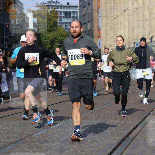05.10.2025 - 20. swb-Marathon Bremen Strokosch-Dieckow http://msf.ph/oto/9240467 05.10.2025 10:57:03 Ziel 5172, 9231, 9314, 9451, 9577, 9797, 9937, 10069, 10545, 10867, 11138, 11202, 11435, 11566 meine-sportfotos.de