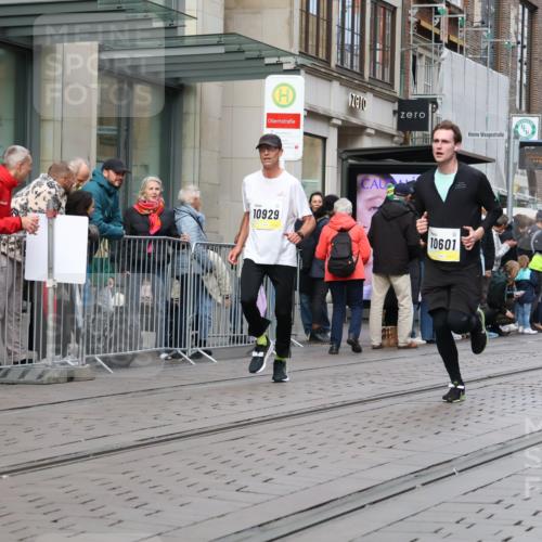 05.10.2025 - 20. swb-Marathon Bremen Strokosch-Dieckow http://msf.ph/oto/9240475 05.10.2025 10:47:30 Ziel 9240, 9377, 9929, 10062, 10073, 10089, 10266, 10382, 10601, 10676, 10929, 10947, 11187, 11244, 11330, 11409, 11628, 11708, 9240, 9377, 9929, 10062, 10073, 10089, 10266, 10382, 10601, 10676, 10929, 10947, 11187, 11244, 11330, 11409, 11628, 11708 meine-sportfotos.de