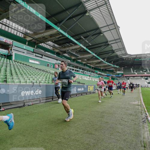 05.10.2025 - 20. swb-Marathon Bremen Michael Burmester http://msf.ph/oto/9240486 05.10.2025 13:05:27 Laufen im Stadion 190, 199, 406, 520, 611, 678, 712, 804, 817, 858, 924, 1061, 1132, 1147, 1228, 1404, 1455, 1480, 1545, 1610, 1702, 1746, 1765, 1840, 1867, 1990, 2009, 2058, 2187, 2190, 2198, 2437, 2536, 2584, 2604, 2785, 2802, 2902, 2935, 3008, 3025, 3049, 3216, 3317, 3378, 3380, 3413, 3445, 3450, 3479, 3561, 3799, 3809, 3837, 3853, 4055, 4187, 4207, 4241, 4326, 4332, 4376, 4563, 4641, 4665, 4671, 4676, 4831, 4855, 4892, 4904, 4983, 5176, 5286, 5295, 5362, 5382, 5614, 5824, 5904, 6283 meine-sportfotos.de