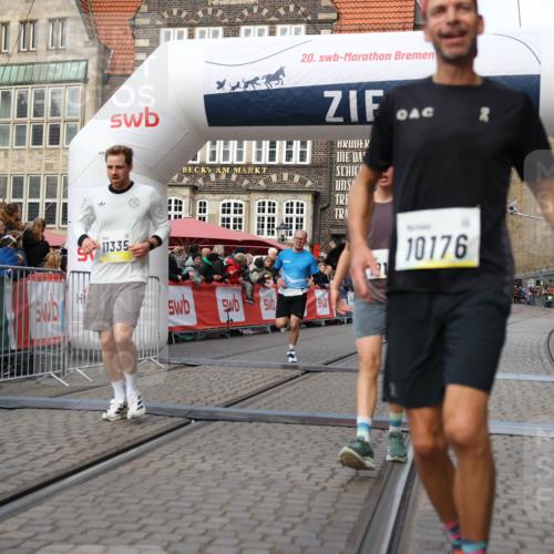 05.10.2025 - 20. swb-Marathon Bremen Yannick Fuchs http://msf.ph/oto/9240497 05.10.2025 10:40:00 Ziel 9213, 9922, 10052, 10171, 10175, 10176, 11335 meine-sportfotos.de