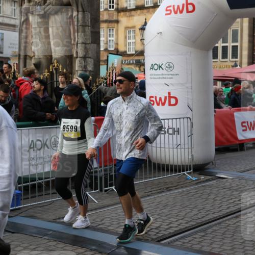 05.10.2025 - 20. swb-Marathon Bremen Yannick Fuchs http://msf.ph/oto/9240498 05.10.2025 11:08:18 Ziel 9557, 9599, 9617, 9874, 10125, 10866, 11019, 11309, 11670 meine-sportfotos.de