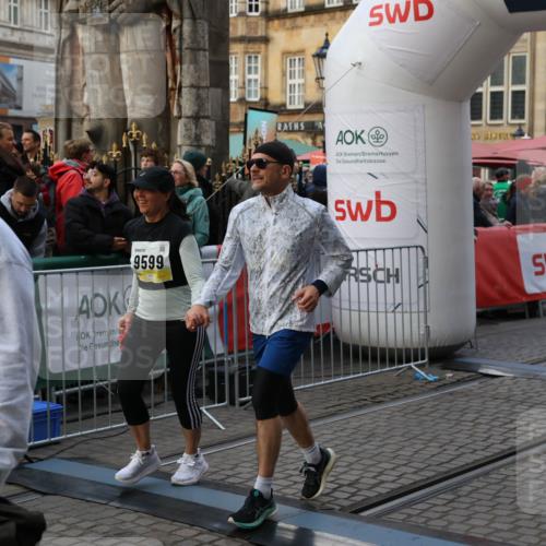 05.10.2025 - 20. swb-Marathon Bremen Yannick Fuchs http://msf.ph/oto/9240508 05.10.2025 11:08:18 Ziel 9557, 9599, 9617, 9874, 10125, 10866, 11019, 11309, 11670 meine-sportfotos.de