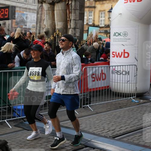 05.10.2025 - 20. swb-Marathon Bremen Yannick Fuchs http://msf.ph/oto/9240522 05.10.2025 11:08:19 Ziel 9557, 9599, 9617, 9874, 10125, 10866, 11019, 11232, 11309, 11670 meine-sportfotos.de
