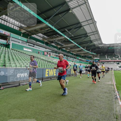 05.10.2025 - 20. swb-Marathon Bremen Michael Burmester http://msf.ph/oto/9240528 05.10.2025 13:05:31 Laufen im Stadion 190, 199, 406, 520, 611, 678, 712, 804, 817, 858, 924, 1132, 1147, 1228, 1404, 1455, 1480, 1545, 1610, 1702, 1746, 1765, 1840, 1867, 1990, 2009, 2058, 2187, 2190, 2198, 2422, 2437, 2536, 2584, 2604, 2785, 2802, 2902, 2935, 3008, 3025, 3049, 3216, 3317, 3378, 3380, 3413, 3445, 3450, 3479, 3561, 3799, 3809, 3837, 3853, 4055, 4187, 4207, 4241, 4326, 4332, 4376, 4563, 4641, 4665, 4676, 4766, 4831, 4855, 4892, 4904, 4983, 5176, 5286, 5295, 5362, 5382, 5614, 5824, 5904, 6283 meine-sportfotos.de