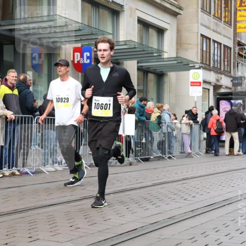 05.10.2025 - 20. swb-Marathon Bremen Strokosch-Dieckow http://msf.ph/oto/9240542 05.10.2025 10:47:32 Ziel 9240, 9377, 9929, 10062, 10089, 10266, 10382, 10601, 10676, 10929, 11187, 11244, 11409, 11628, 11708, 9240, 9377, 9929, 10062, 10089, 10266, 10382, 10601, 10676, 10929, 11187, 11244, 11409, 11628, 11708 meine-sportfotos.de