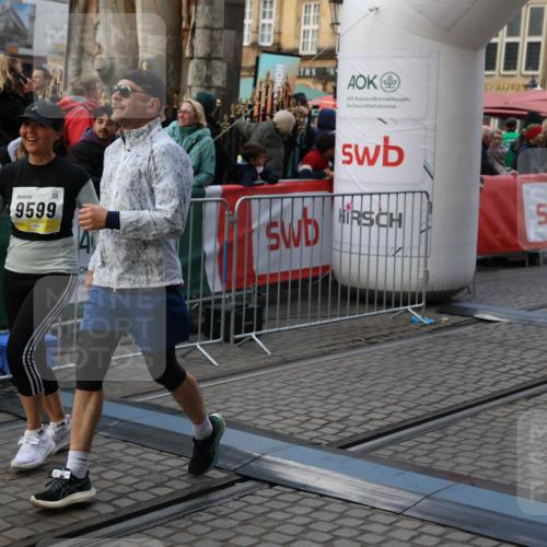 05.10.2025 - 20. swb-Marathon Bremen Yannick Fuchs http://msf.ph/oto/9240544 05.10.2025 11:08:19 Ziel 9557, 9599, 9617, 9874, 10125, 10866, 11019, 11232, 11309, 11670 meine-sportfotos.de
