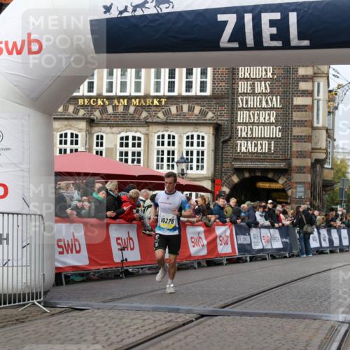 05.10.2025 - 20. swb-Marathon Bremen Yannick Fuchs http://msf.ph/oto/9240563 05.10.2025 10:40:07 Ziel 9213, 10276 meine-sportfotos.de