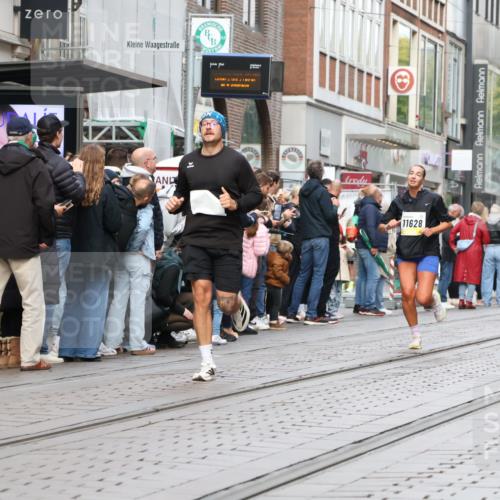 05.10.2025 - 20. swb-Marathon Bremen Strokosch-Dieckow http://msf.ph/oto/9240565 05.10.2025 10:47:34 Ziel 9240, 9929, 10062, 10089, 10266, 10382, 10392, 10601, 10676, 10818, 10929, 11187, 11244, 11409, 11628, 11708, 9240, 9929, 10062, 10089, 10266, 10382, 10392, 10601, 10676, 10818, 10929, 11187, 11244, 11409, 11628, 11708 meine-sportfotos.de