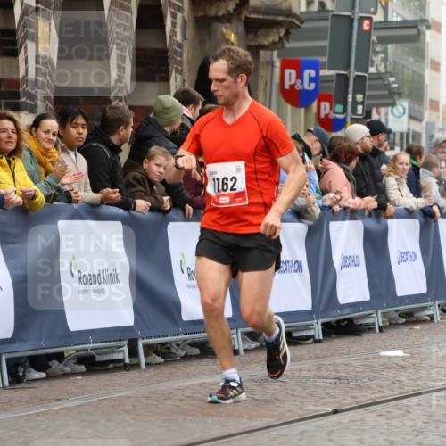 05.10.2025 - 20. swb-Marathon Bremen Strokosch-Dieckow http://msf.ph/oto/9240570 05.10.2025 12:42:47 Ziel 1162 meine-sportfotos.de