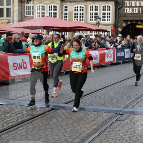 05.10.2025 - 20. swb-Marathon Bremen Yannick Fuchs http://msf.ph/oto/9240587 05.10.2025 11:08:21 Ziel 9519, 9599, 9617, 9874, 10125, 10866, 11019, 11232, 11309, 11670 meine-sportfotos.de