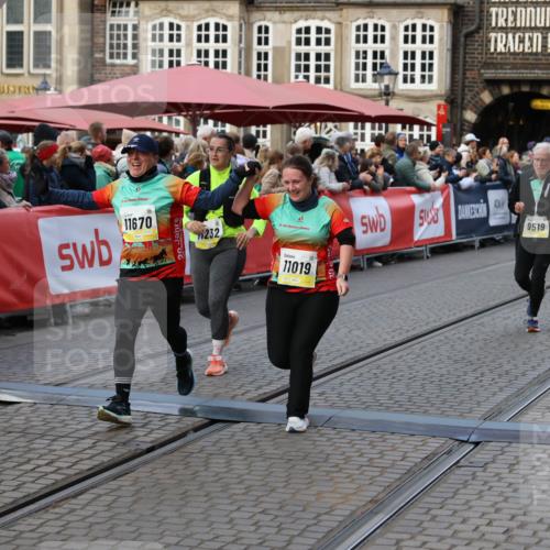 05.10.2025 - 20. swb-Marathon Bremen Yannick Fuchs http://msf.ph/oto/9240591 05.10.2025 11:08:21 Ziel 9519, 9599, 9617, 9874, 10125, 10866, 11019, 11232, 11309, 11670 meine-sportfotos.de