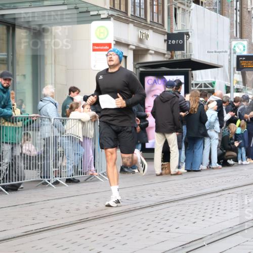 05.10.2025 - 20. swb-Marathon Bremen Strokosch-Dieckow http://msf.ph/oto/9240592 05.10.2025 10:47:36 Ziel 9240, 9929, 10062, 10089, 10266, 10382, 10392, 10601, 10723, 10818, 10929, 11187, 11244, 11628, 9240, 9929, 10062, 10089, 10266, 10382, 10392, 10601, 10723, 10818, 10929, 11187, 11244, 11628 meine-sportfotos.de