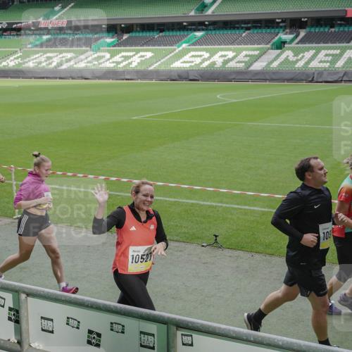 05.10.2025 - 20. swb-Marathon Bremen Michael Burmester http://msf.ph/oto/9240593 05.10.2025 10:34:41 Laufen im Stadion 7101, 7147, 7215, 9183, 9188, 9201, 9219, 9266, 9292, 9309, 9372, 9430, 9472, 9540, 9547, 9585, 9591, 9669, 9672, 9714, 9719, 9720, 9722, 9766, 9783, 9797, 9820, 9844, 9847, 9872, 9925, 9932, 9943, 9947, 9952, 9981, 10003, 10005, 10009, 10024, 10069, 10080, 10088, 10111, 10116, 10169, 10178, 10191, 10196, 10200, 10260, 10261, 10263, 10281, 10285, 10329, 10341, 10397, 10398, 10408, 10424, 10527, 10641, 10645, 10648, 10653, 10950, 9529 meine-sportfotos.de