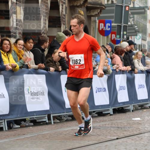 05.10.2025 - 20. swb-Marathon Bremen Strokosch-Dieckow http://msf.ph/oto/9240599 05.10.2025 12:42:47 Ziel 1162 meine-sportfotos.de