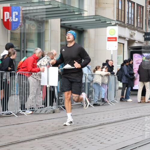 05.10.2025 - 20. swb-Marathon Bremen Strokosch-Dieckow http://msf.ph/oto/9240604 05.10.2025 10:47:37 Ziel 9240, 9929, 10062, 10089, 10266, 10382, 10392, 10601, 10723, 10818, 10929, 11187, 11244, 11628, 9240, 9929, 10062, 10089, 10266, 10382, 10392, 10601, 10723, 10818, 10929, 11187, 11244, 11628 meine-sportfotos.de