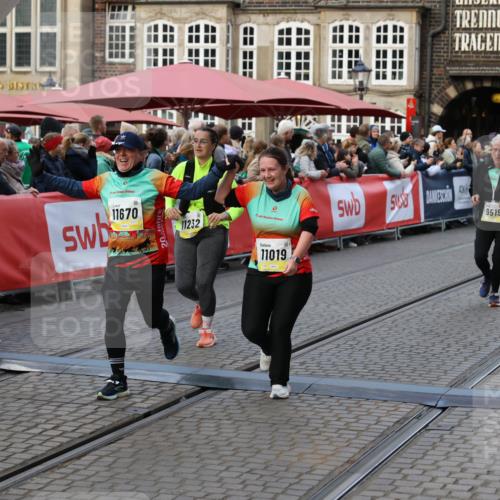 05.10.2025 - 20. swb-Marathon Bremen Yannick Fuchs http://msf.ph/oto/9240606 05.10.2025 11:08:21 Ziel 9519, 9599, 9617, 9874, 10125, 10866, 11019, 11232, 11309, 11670 meine-sportfotos.de