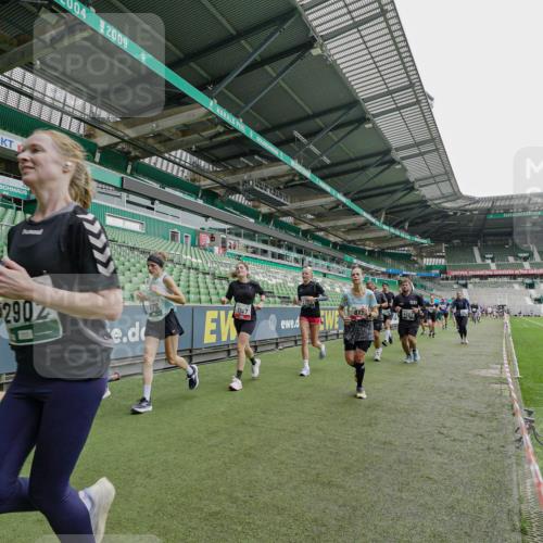 05.10.2025 - 20. swb-Marathon Bremen Michael Burmester http://msf.ph/oto/9240611 05.10.2025 13:05:37 Laufen im Stadion 190, 199, 406, 459, 520, 611, 678, 804, 817, 858, 924, 1147, 1154, 1228, 1404, 1410, 1455, 1480, 1545, 1610, 1702, 1765, 1840, 1867, 1990, 2058, 2187, 2190, 2198, 2199, 2422, 2437, 2584, 2604, 2671, 2698, 2785, 2902, 2935, 3008, 3025, 3049, 3317, 3368, 3378, 3380, 3445, 3450, 3479, 3799, 3809, 3837, 3853, 4055, 4207, 4326, 4332, 4376, 4563, 4641, 4643, 4665, 4676, 4766, 4831, 4855, 4892, 4904, 4983, 5166, 5176, 5362, 5382, 5614, 5824, 5904, 5945, 6283 meine-sportfotos.de