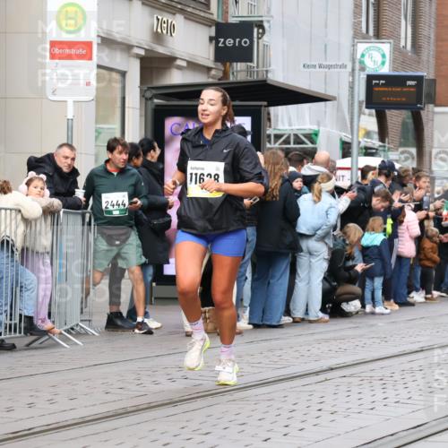 05.10.2025 - 20. swb-Marathon Bremen Strokosch-Dieckow http://msf.ph/oto/9240618 05.10.2025 10:47:38 Ziel 9240, 9929, 10089, 10266, 10382, 10392, 10428, 10601, 10723, 10818, 10929, 11187, 11299, 11628, 9240, 9929, 10089, 10266, 10382, 10392, 10428, 10601, 10723, 10818, 10929, 11187, 11299, 11628 meine-sportfotos.de
