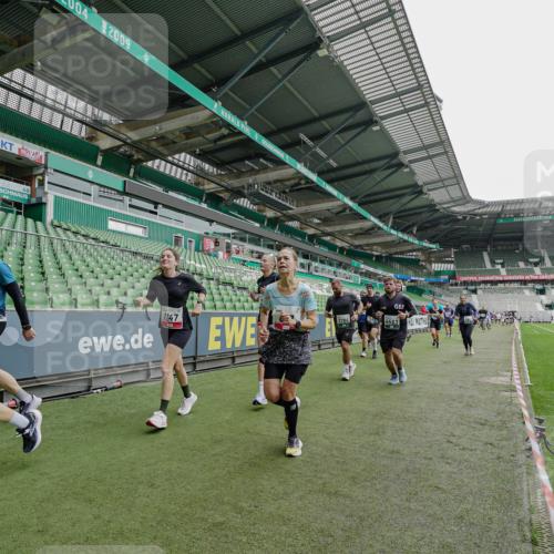 05.10.2025 - 20. swb-Marathon Bremen Michael Burmester http://msf.ph/oto/9240620 05.10.2025 13:05:38 Laufen im Stadion 190, 199, 406, 459, 520, 611, 678, 804, 817, 858, 924, 1147, 1154, 1228, 1404, 1410, 1455, 1480, 1545, 1610, 1702, 1840, 1867, 1990, 2058, 2187, 2190, 2198, 2199, 2422, 2437, 2584, 2604, 2671, 2698, 2748, 2785, 2902, 2935, 3008, 3025, 3049, 3317, 3368, 3378, 3380, 3445, 3450, 3479, 3799, 3809, 3837, 3853, 4055, 4207, 4326, 4332, 4376, 4563, 4641, 4643, 4665, 4676, 4766, 4831, 4855, 4892, 4904, 4983, 5166, 5176, 5362, 5382, 5614, 5824, 5904, 5945, 6283 meine-sportfotos.de
