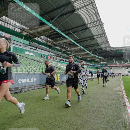05.10.2025 - 20. swb-Marathon Bremen Michael Burmester http://msf.ph/oto/9240632 05.10.2025 13:05:39 Laufen im Stadion 190, 199, 406, 459, 520, 611, 678, 804, 817, 858, 924, 1147, 1154, 1228, 1404, 1410, 1455, 1480, 1545, 1610, 1702, 1840, 1867, 1990, 2058, 2187, 2190, 2198, 2199, 2285, 2422, 2437, 2604, 2671, 2698, 2748, 2785, 2902, 2935, 3008, 3025, 3049, 3317, 3368, 3378, 3380, 3445, 3450, 3479, 3799, 3809, 3837, 3853, 4055, 4207, 4326, 4332, 4376, 4563, 4641, 4643, 4665, 4676, 4766, 4831, 4855, 4892, 4904, 4983, 5166, 5176, 5362, 5382, 5614, 5824, 5904, 5945, 6283 meine-sportfotos.de