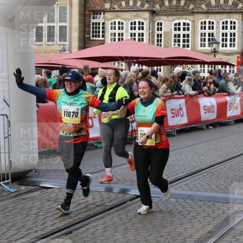 05.10.2025 - 20. swb-Marathon Bremen Yannick Fuchs http://msf.ph/oto/9240638 05.10.2025 11:08:22 Ziel 9401, 9519, 9599, 9617, 9874, 10125, 10866, 11019, 11232, 11309, 11670 meine-sportfotos.de